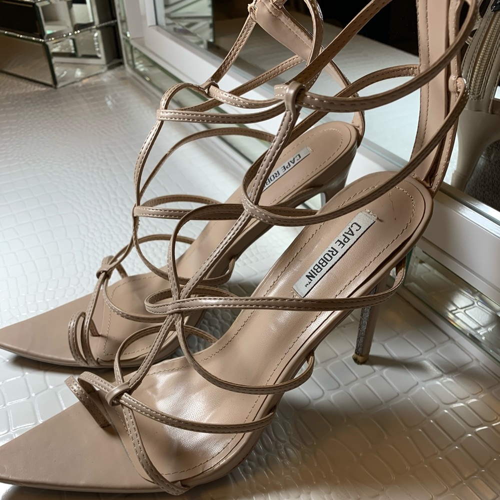 Cape Robin heels